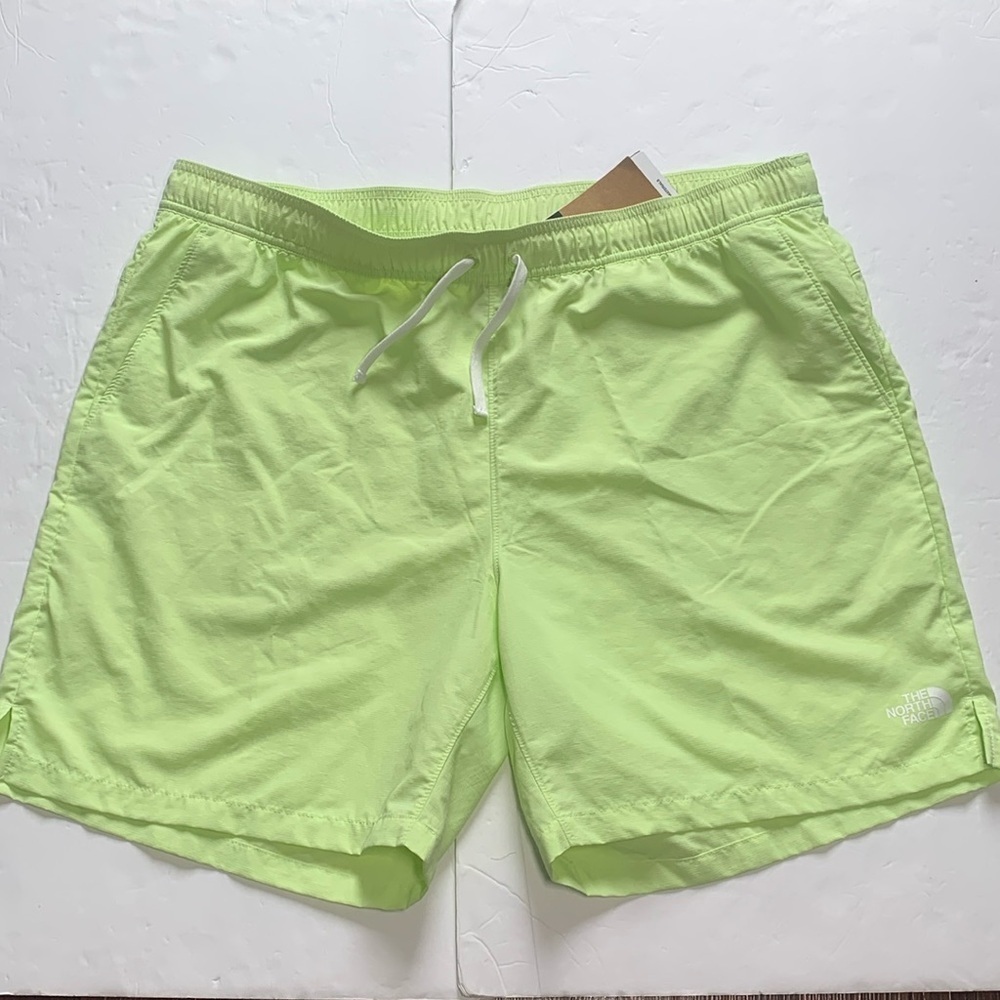 The North Face Men’s Active Shorts Size XL NWT